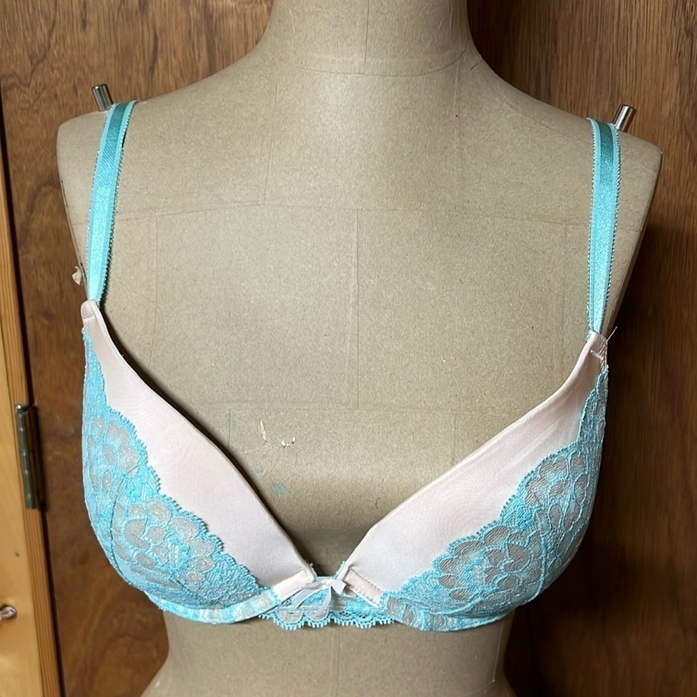 Women’s Victoria’s Secret Dream Angels push up bra size 34D two tone color